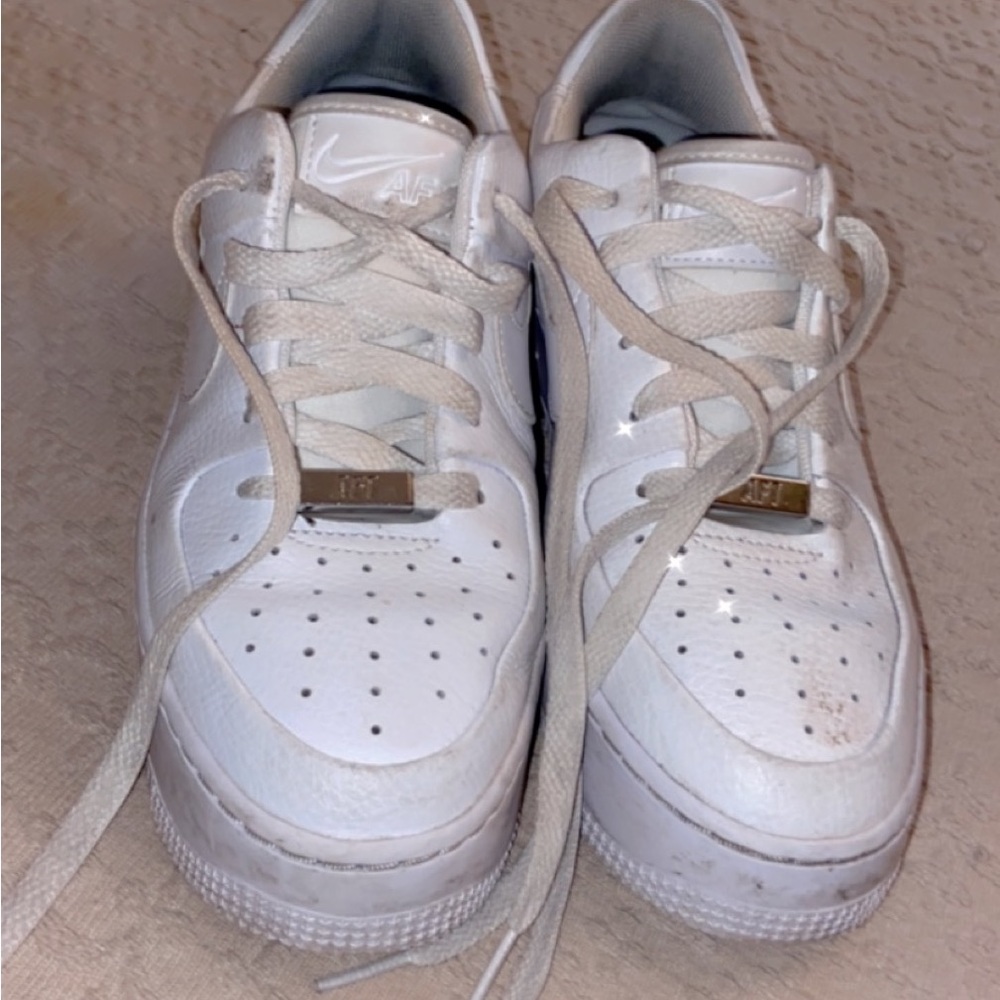 NIKE AIR FORCE 1’s Womens 7.5 White sneaker tennis shoe